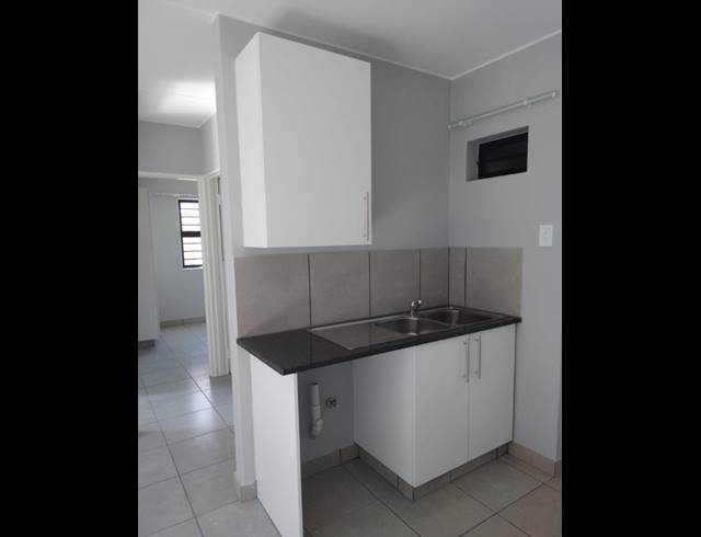 2 bed property to rent in RIVERSIDE VIEW